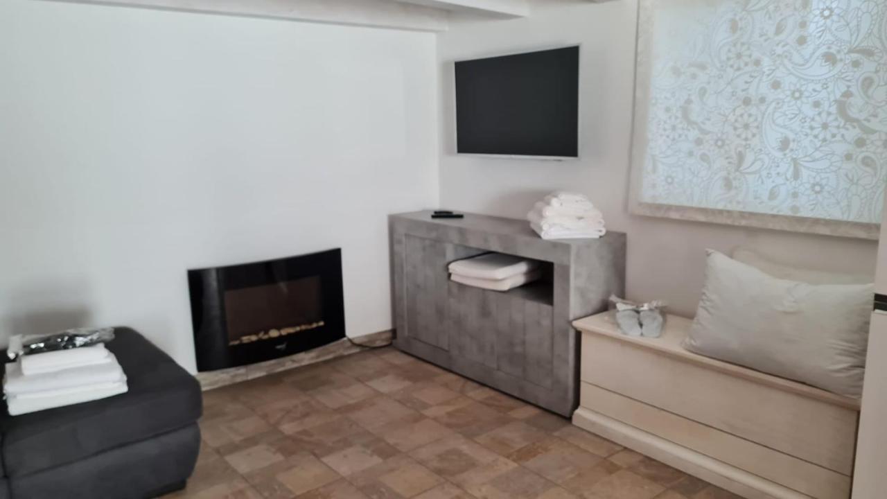 Appartement Dependance Oscar à Carrozziere Fonte Ciane Extérieur photo